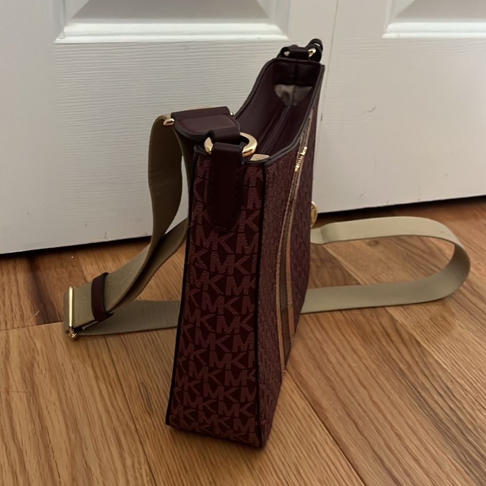 Michael Kors Burgundy and Beige Signature Crossbody Bag NWOT - Picture 8 of 16